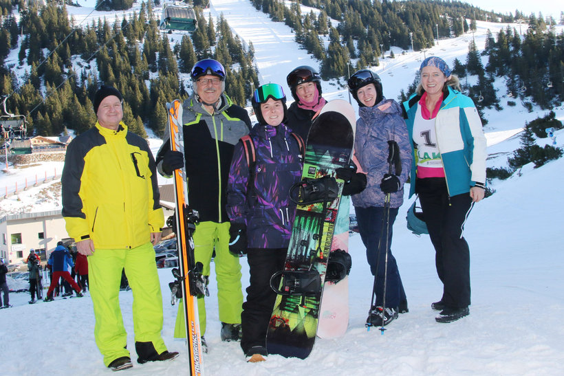 Foto mit LAK-Präsidium und drei Teilnehmerinnen