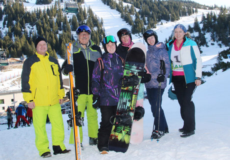 Foto mit LAK-Präsidium und drei Teilnehmerinnen